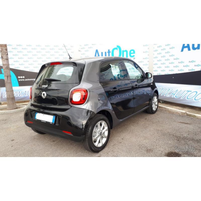 Smart ForFour Smart - ForFour 1.0 71CV YOUNGSTER
