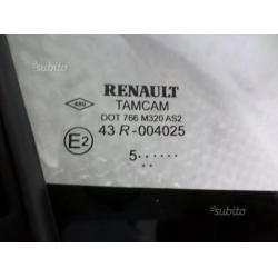 L3120 Vetro fisso anteriore dx Renault Clio 2015